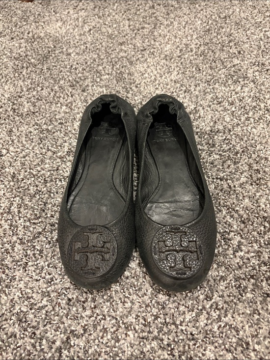 Tory Burch Shoes - Tory Burch Black Leather Logo Ballet Flats